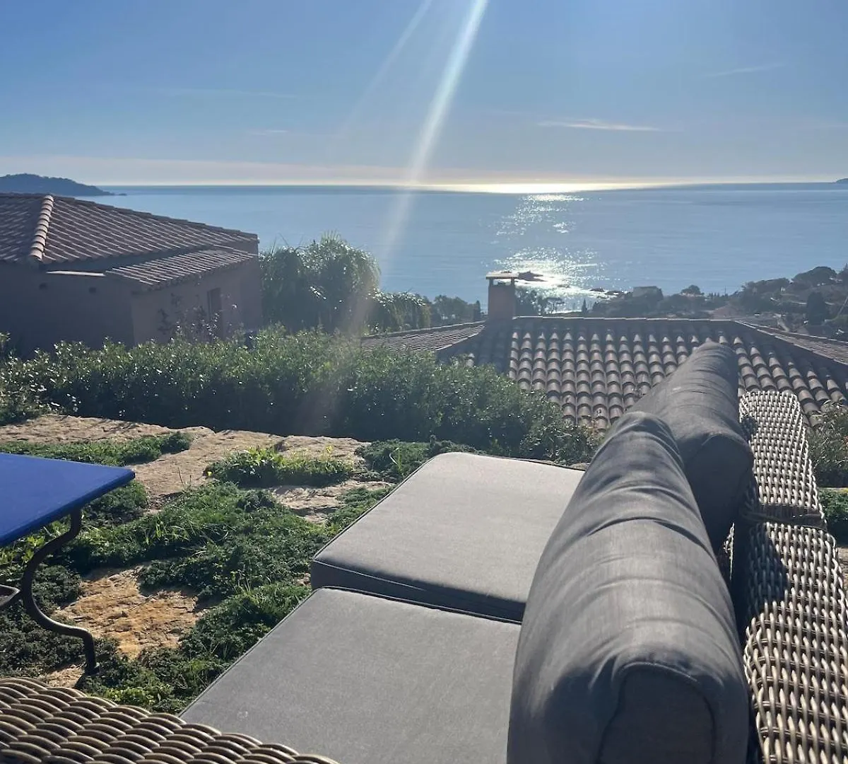 Vue Epoustouflante Sur La Mer Le Lavandou Homestay