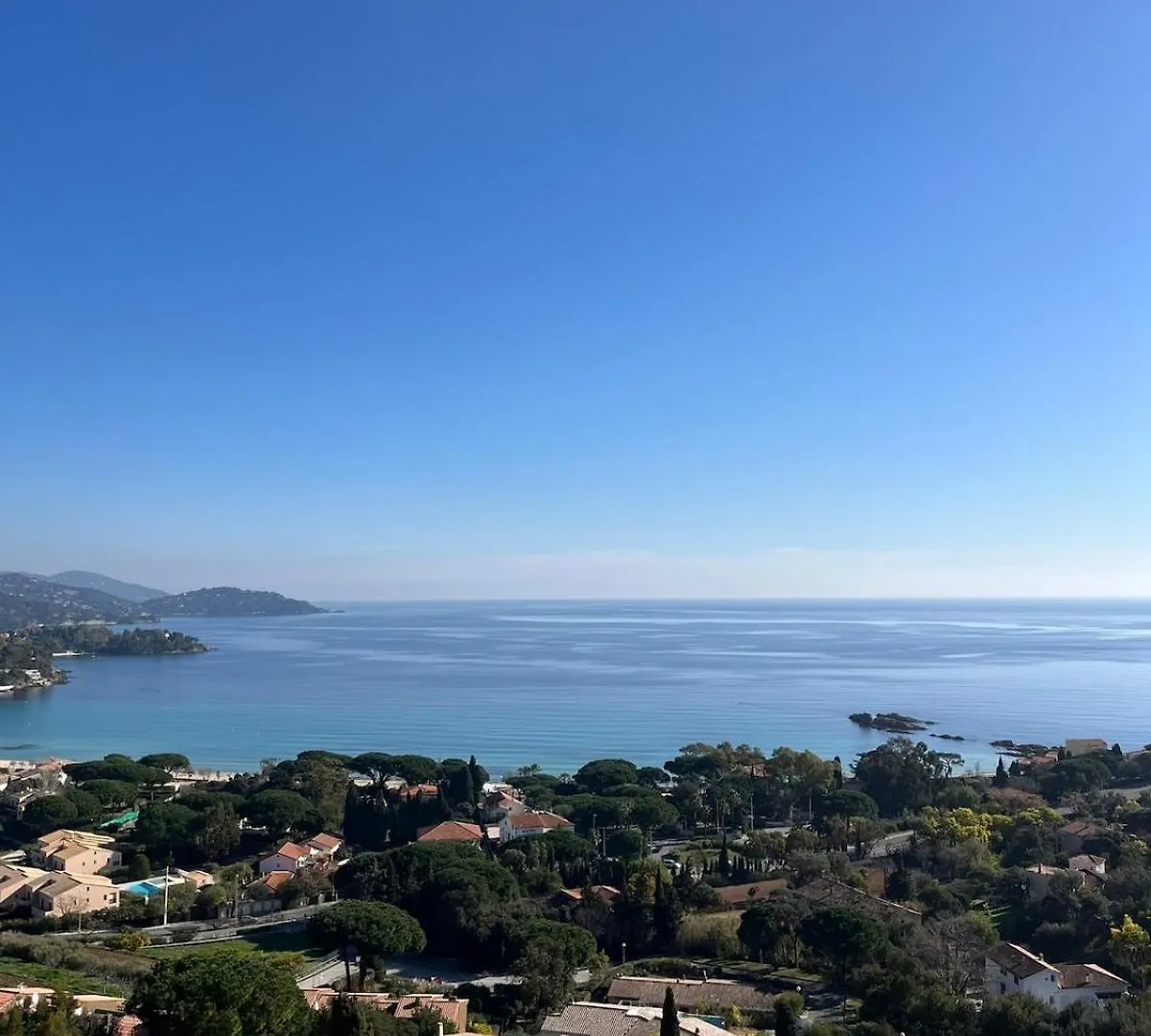 Vue Epoustouflante Sur La Mer Le Lavandou