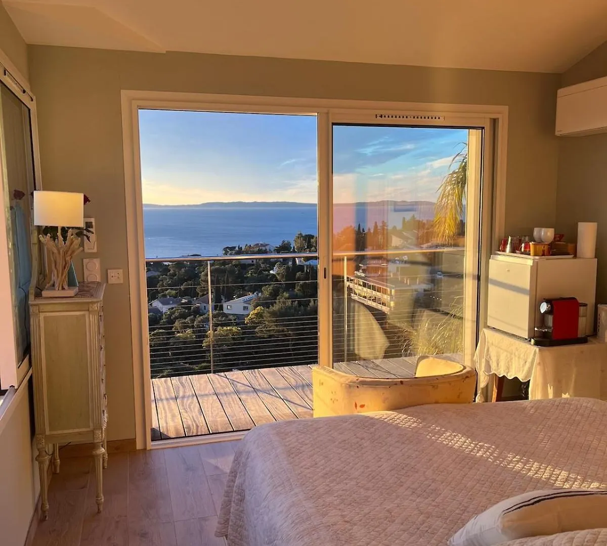 Homestay Vue Epoustouflante Sur La Mer Le Lavandou
