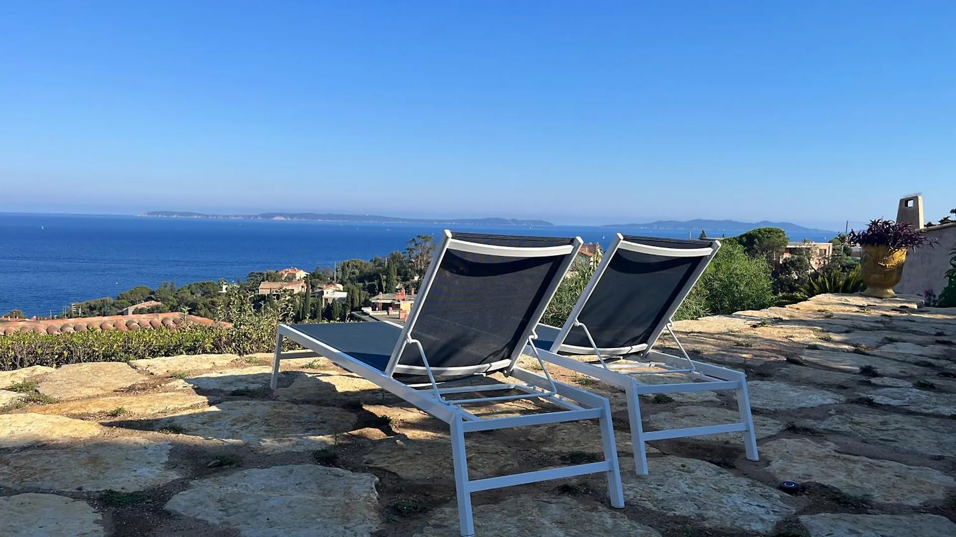 Vue Epoustouflante Sur La Mer Le Lavandou
